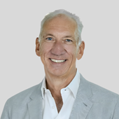 A person in a suit smiling

AI-generated content may be incorrect.