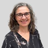 A person with glasses smiling
AI-generated content may be incorrect.